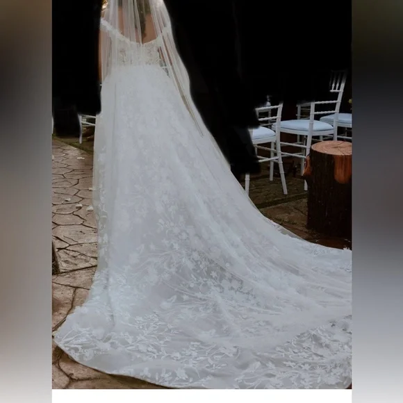 Calla Blanche wedding gown - Picture 9 of 17